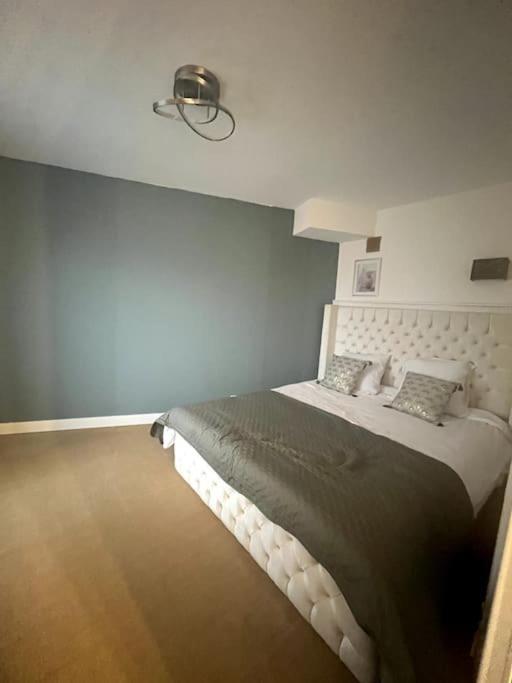 Wondersuite Appartement - Centre Ville Avec Parking Couvert -15Mn De Paris Et 10 Mn De Stade De France, Wifi, Netflix Deuil-la-Barre Esterno foto