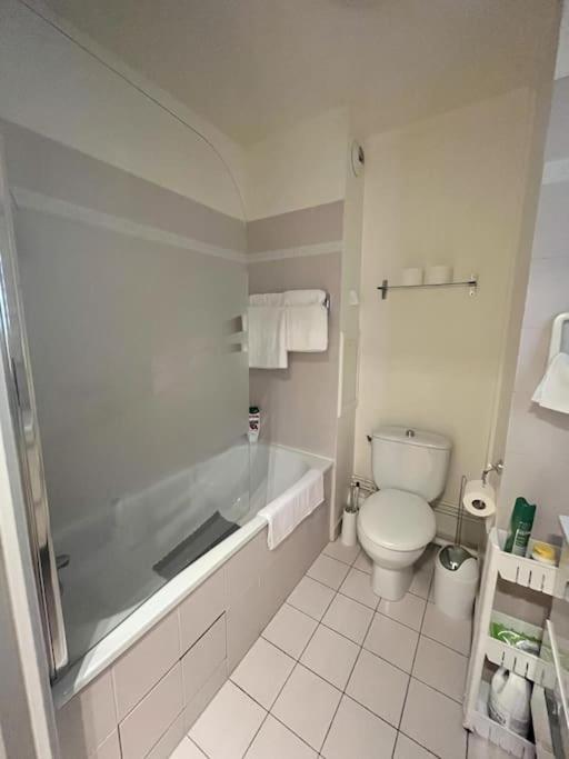 Wondersuite Appartement - Centre Ville Avec Parking Couvert -15Mn De Paris Et 10 Mn De Stade De France, Wifi, Netflix Deuil-la-Barre Esterno foto